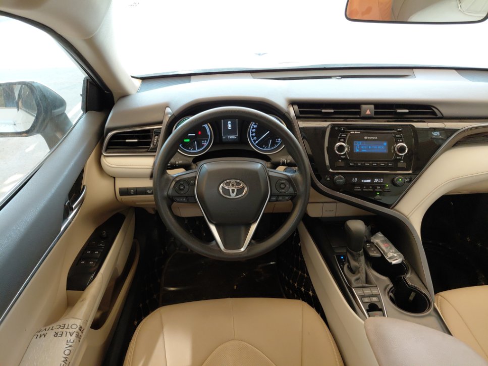 Toyota Camry LE HEV 2020 image