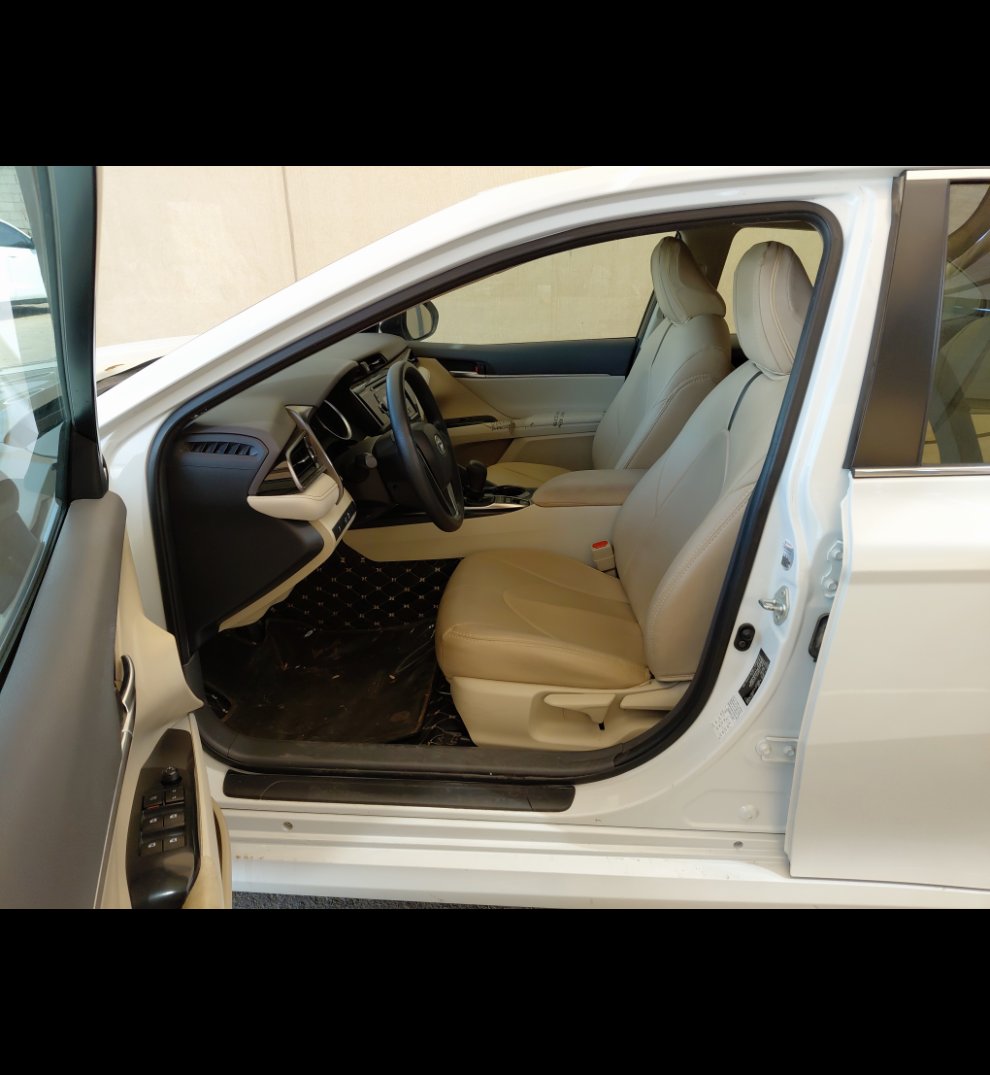 Toyota Camry LE HEV 2020 image