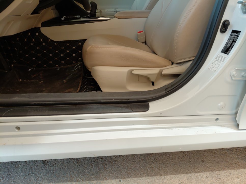 Toyota Camry LE HEV 2020 image