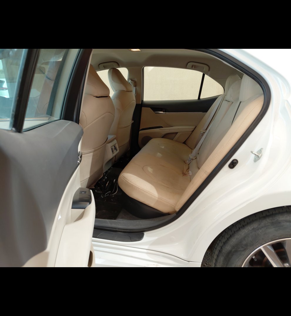 Toyota Camry LE HEV 2020 image