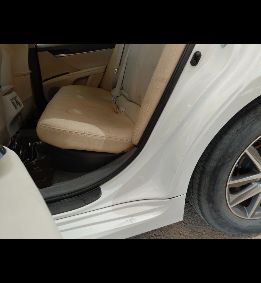 Toyota Camry LE HEV 2020 image