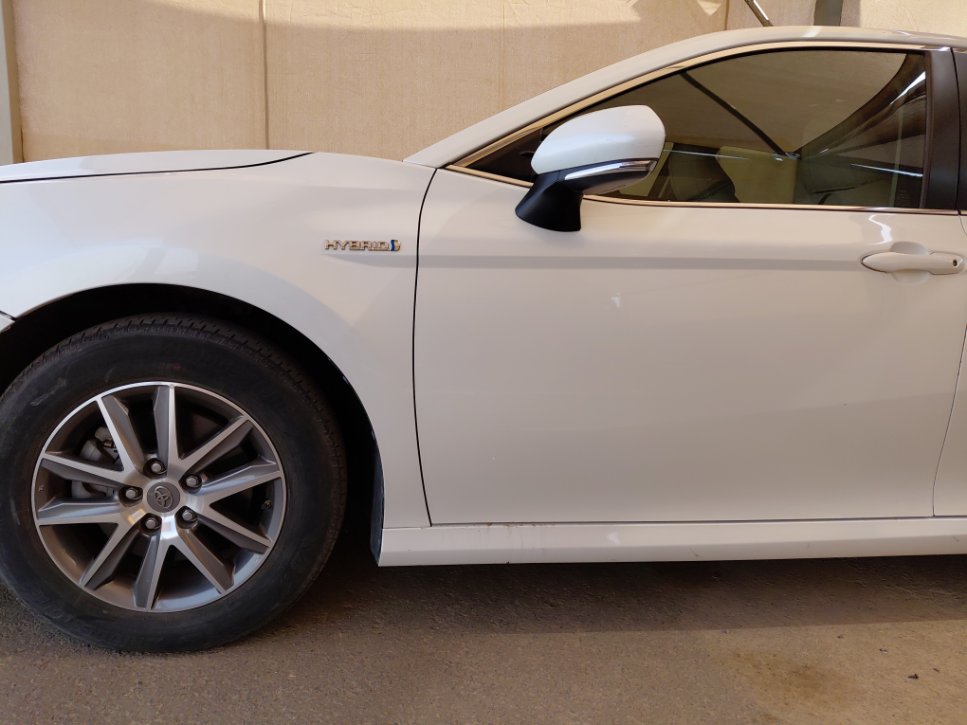 Toyota Camry LE HEV 2020 image