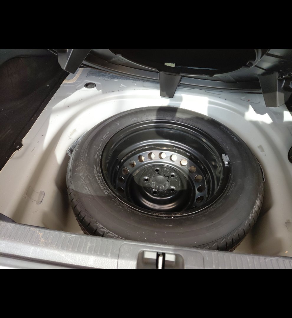 Toyota Camry LE HEV 2020 image