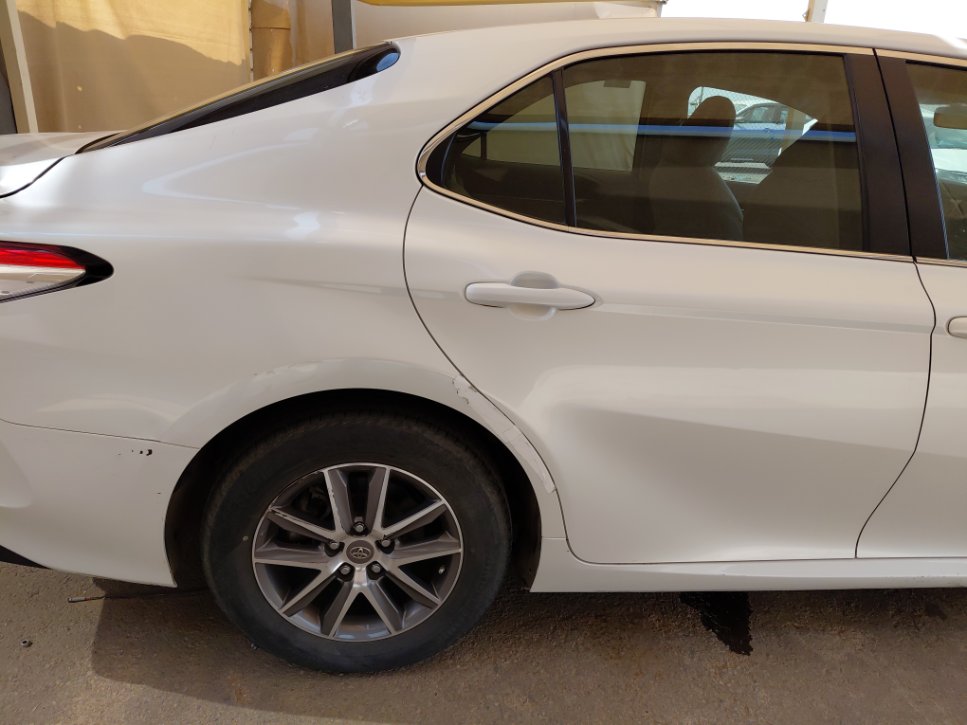 Toyota Camry LE HEV 2020 image