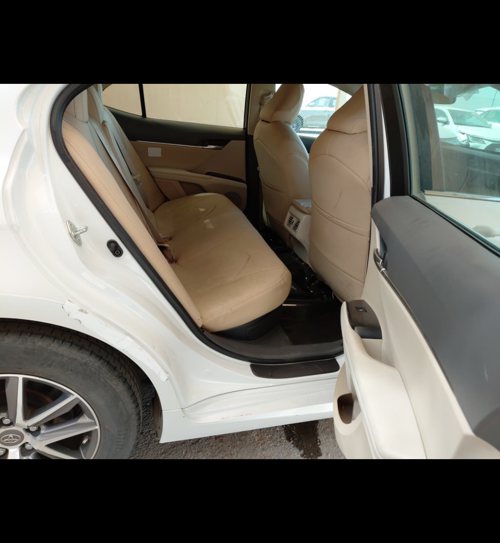 Toyota Camry LE HEV 2020 image