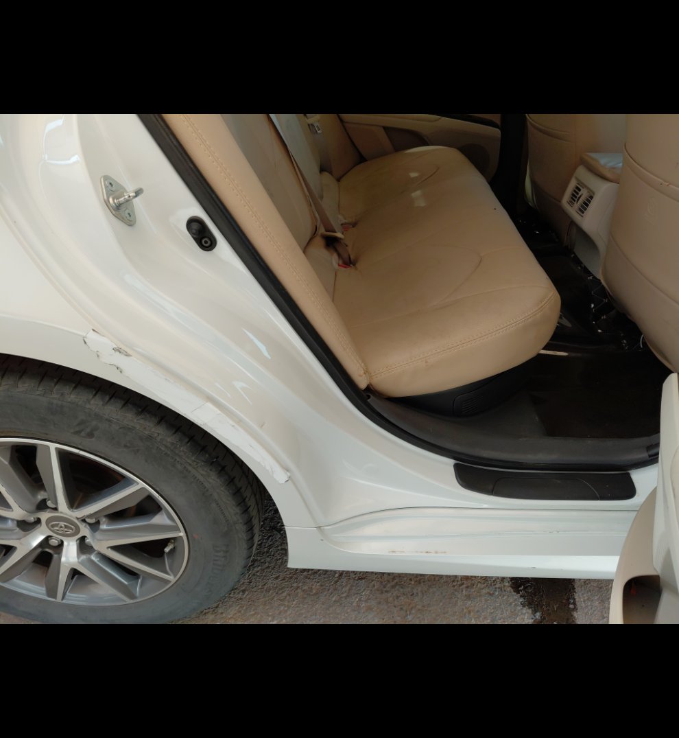 Toyota Camry LE HEV 2020 image