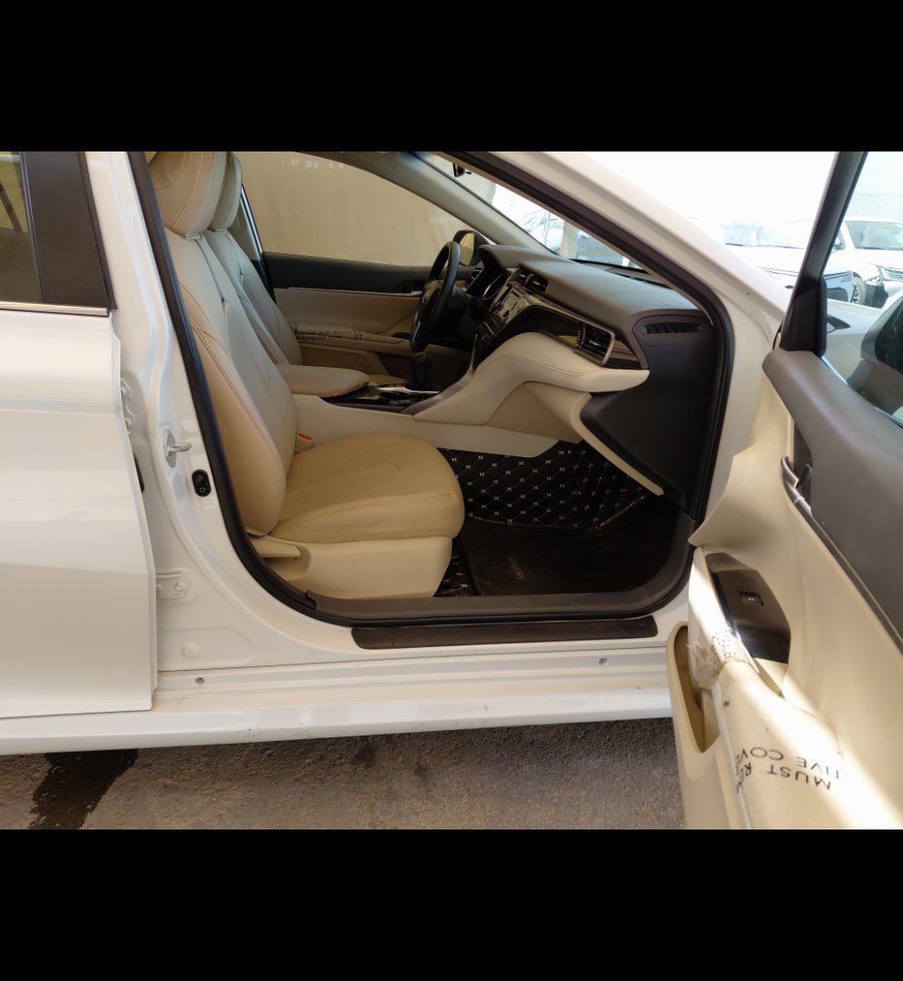 Toyota Camry LE HEV 2020 image