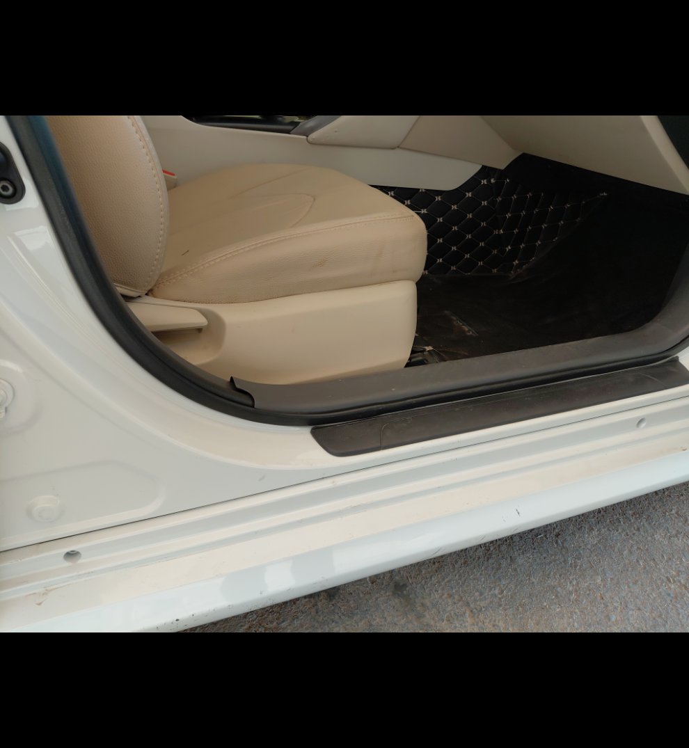 Toyota Camry LE HEV 2020 image