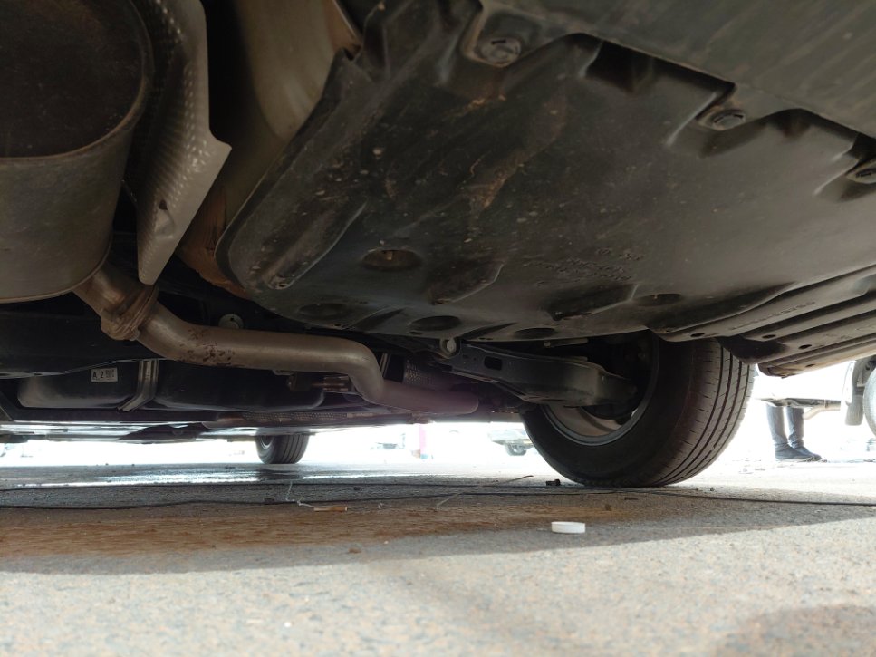 Toyota Camry LE HEV 2020 image