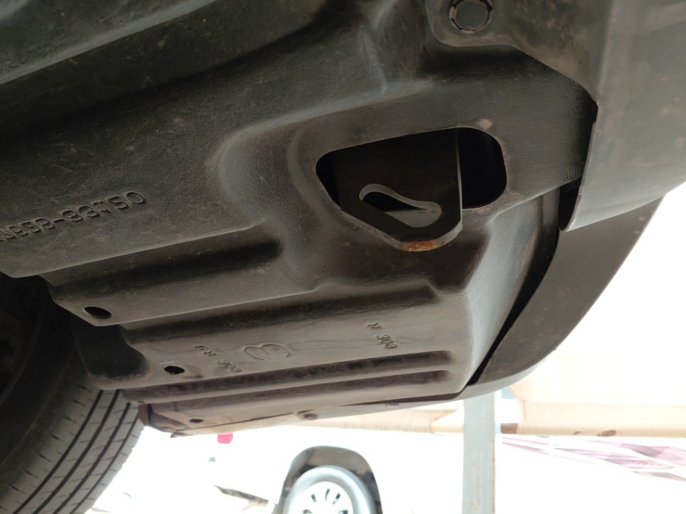 Toyota Camry LE HEV 2020 image