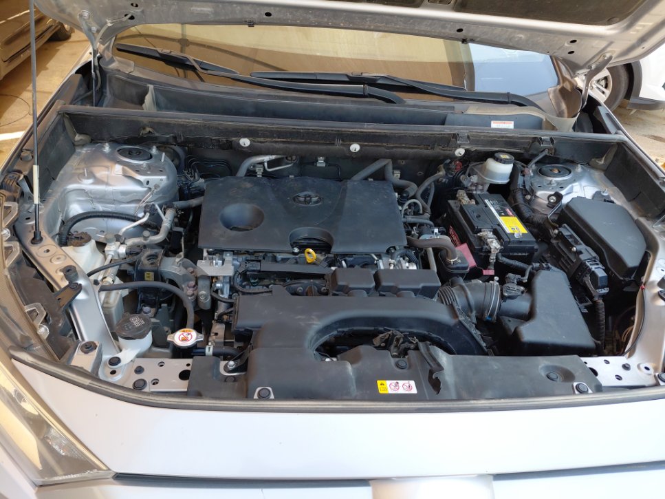 Toyota RAV4 LE 4X4 SPORTS UTILITY 2021 image