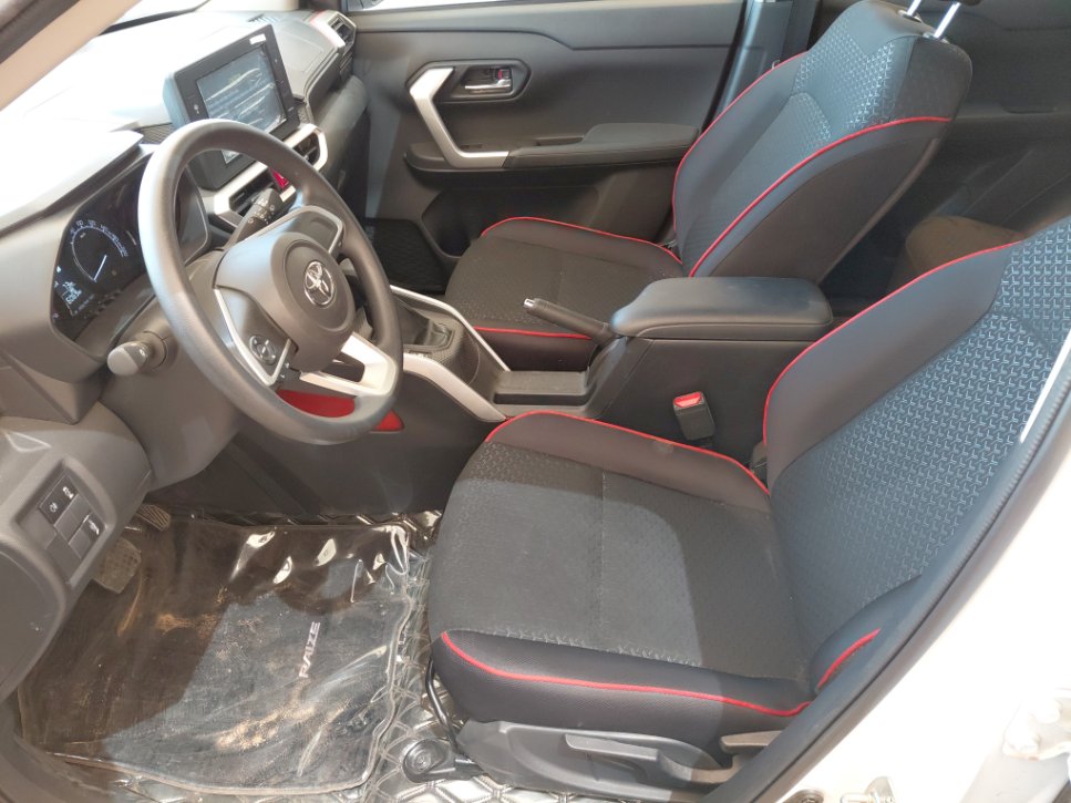 Toyota RAIZE XLE 2024 image