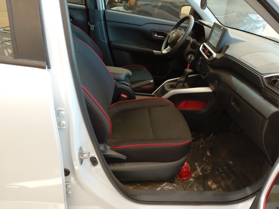 Toyota RAIZE XLE 2024 image