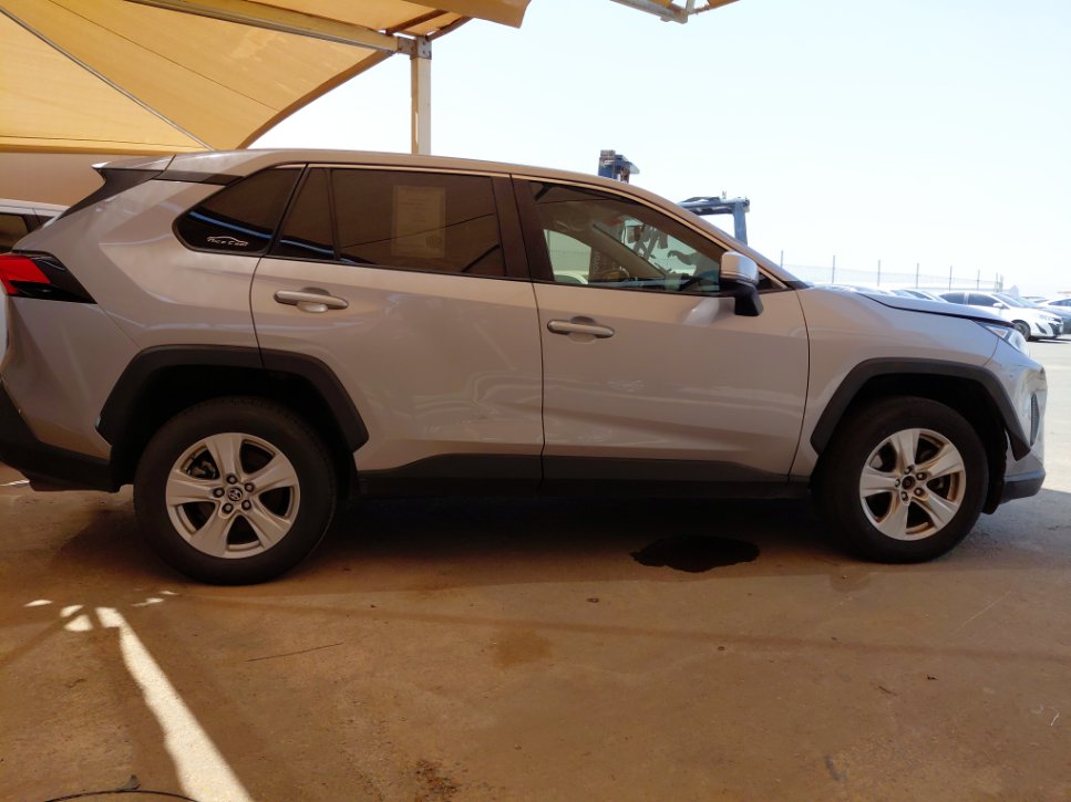 Toyota RAV4 LE 4X4 SPORTS UTILITY 2021 image