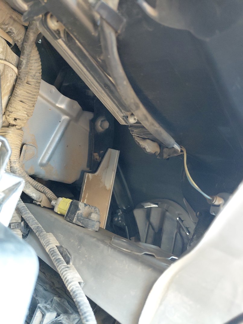 Toyota RAV4 LE 4X4 SPORTS UTILITY 2021 image