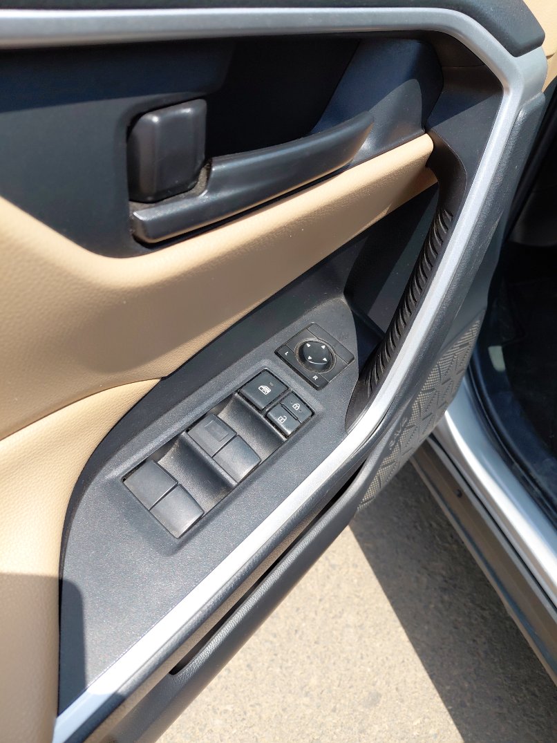 Toyota RAV4 LE 4X4 SPORTS UTILITY 2021 image