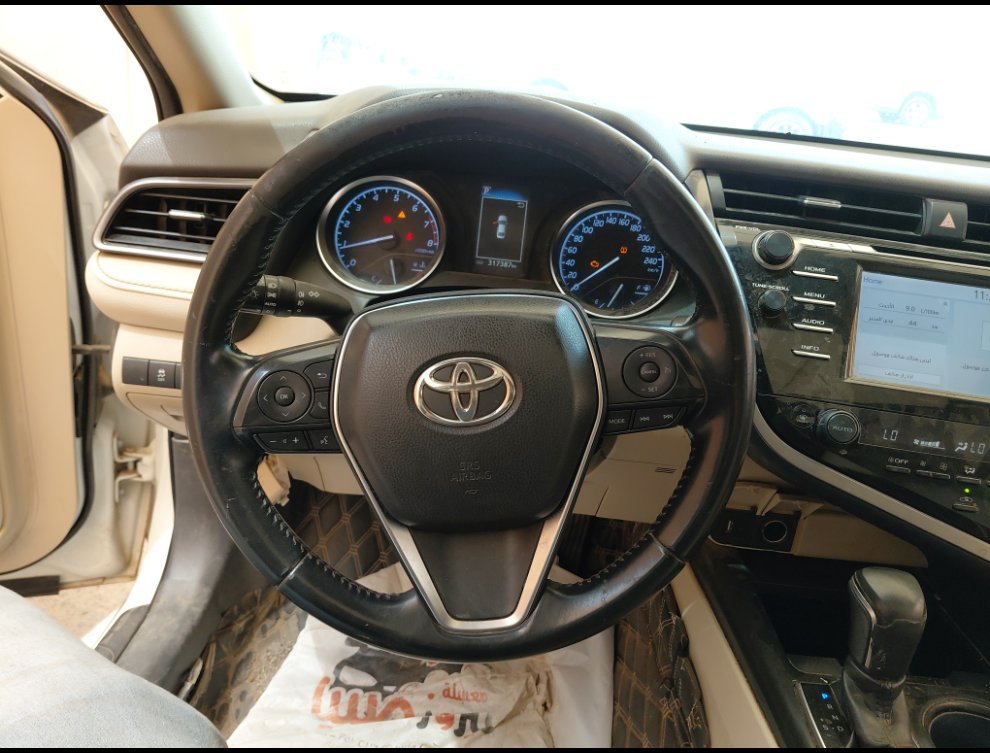 Toyota Camry GLE 2020 image