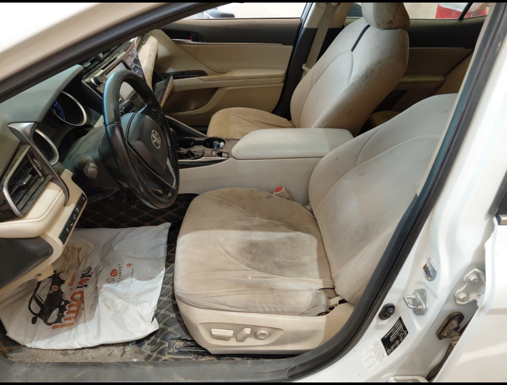 Toyota Camry GLE 2020 image