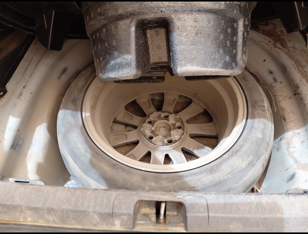 Toyota Camry GLE 2020 image