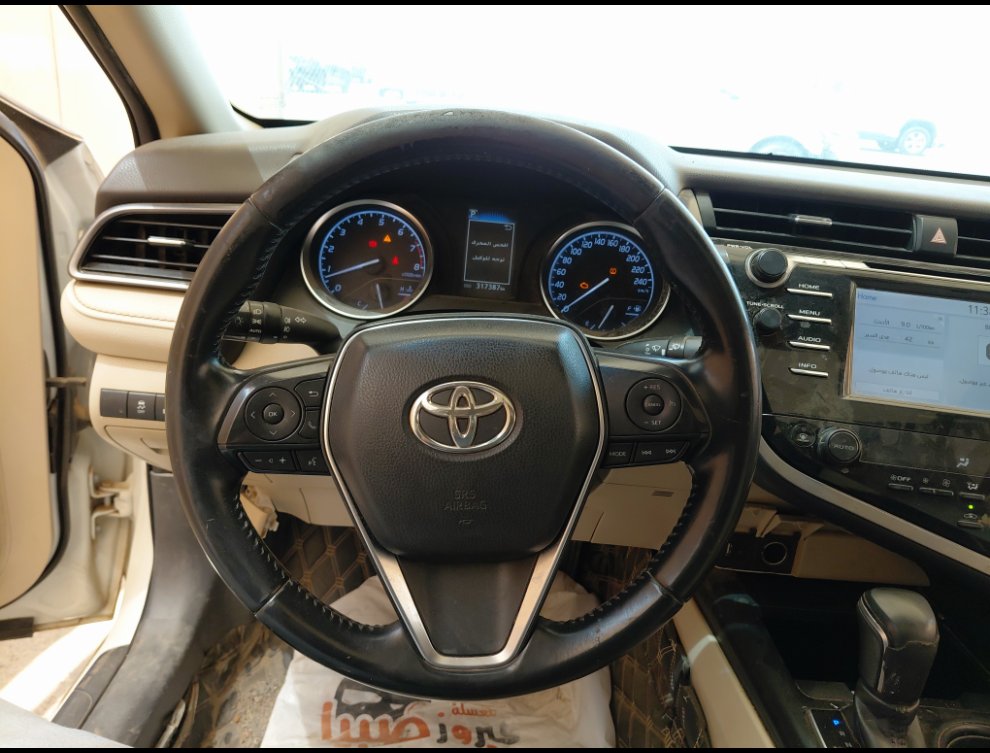 Toyota Camry GLE 2020 image