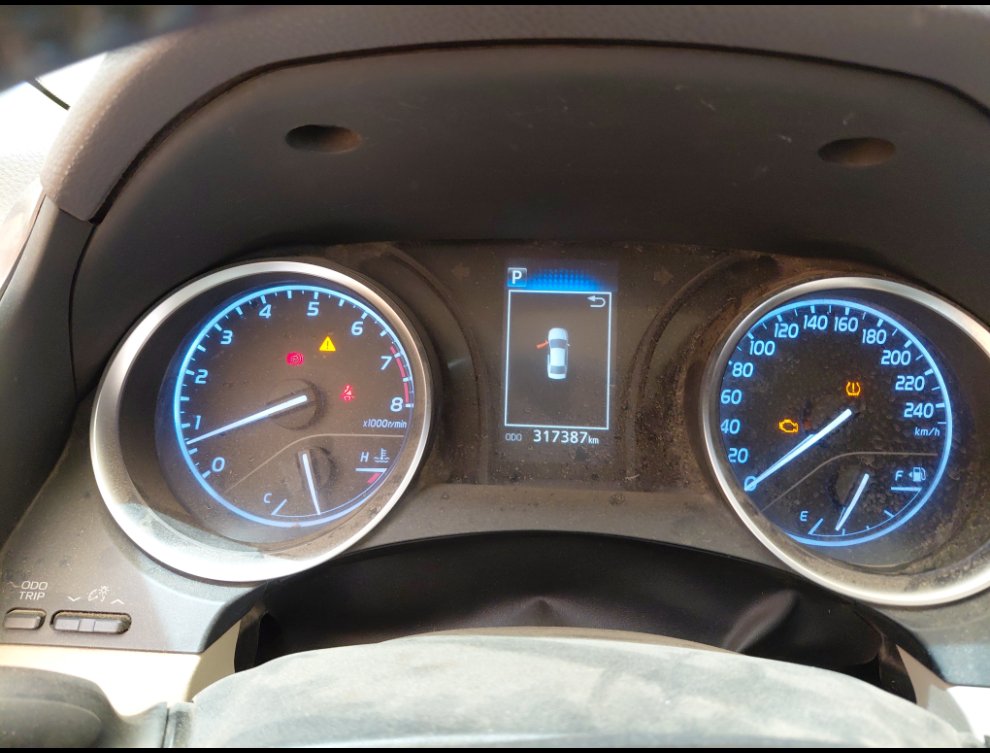 Toyota Camry GLE 2020 image