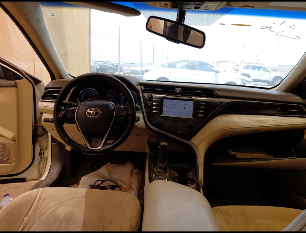 Toyota Camry GLE 2020 image