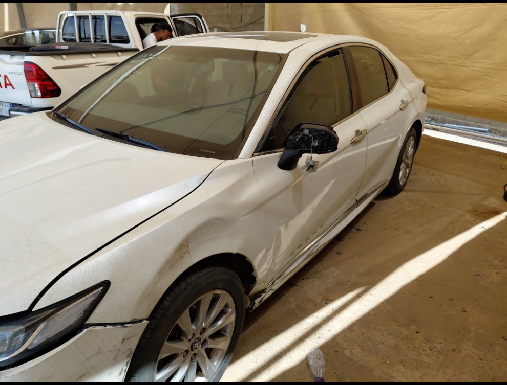 Toyota Camry GLE 2020 image