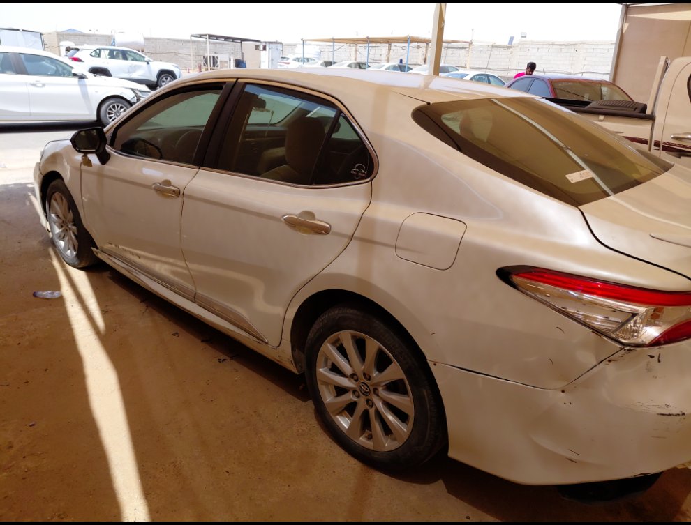 Toyota Camry GLE 2020 image