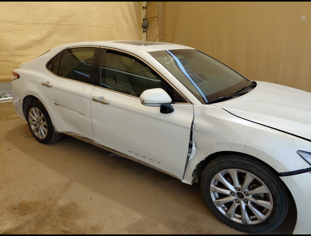 Toyota Camry GLE 2020 image