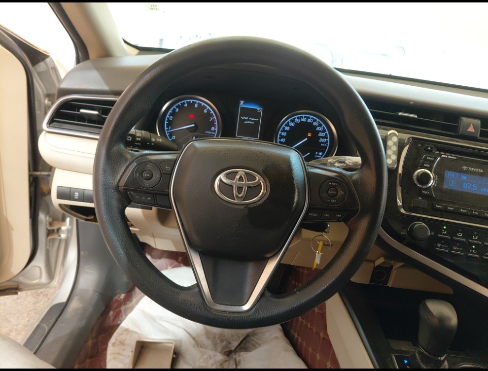 Toyota Camry LE 2020 image