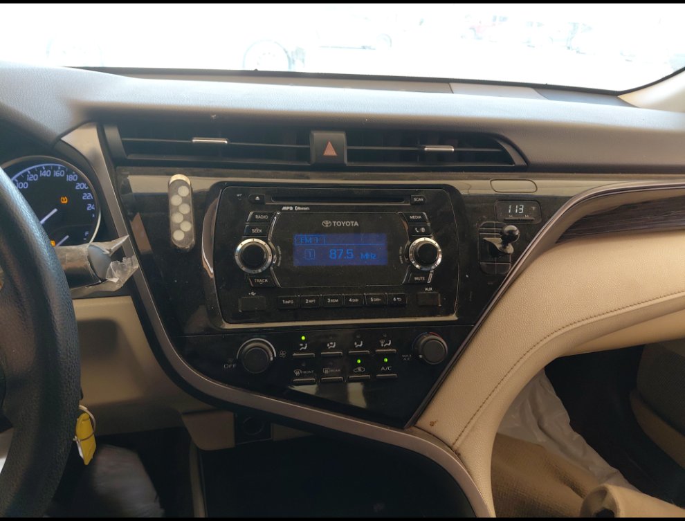 Toyota Camry LE 2020 image