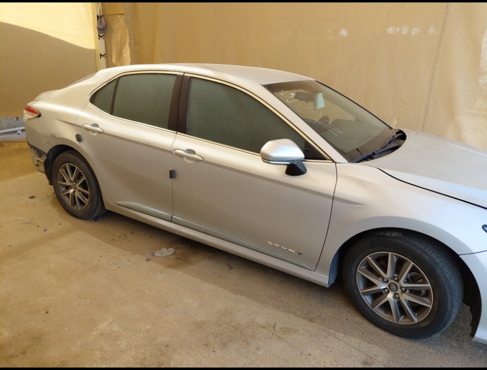 Toyota Camry LE 2020 image