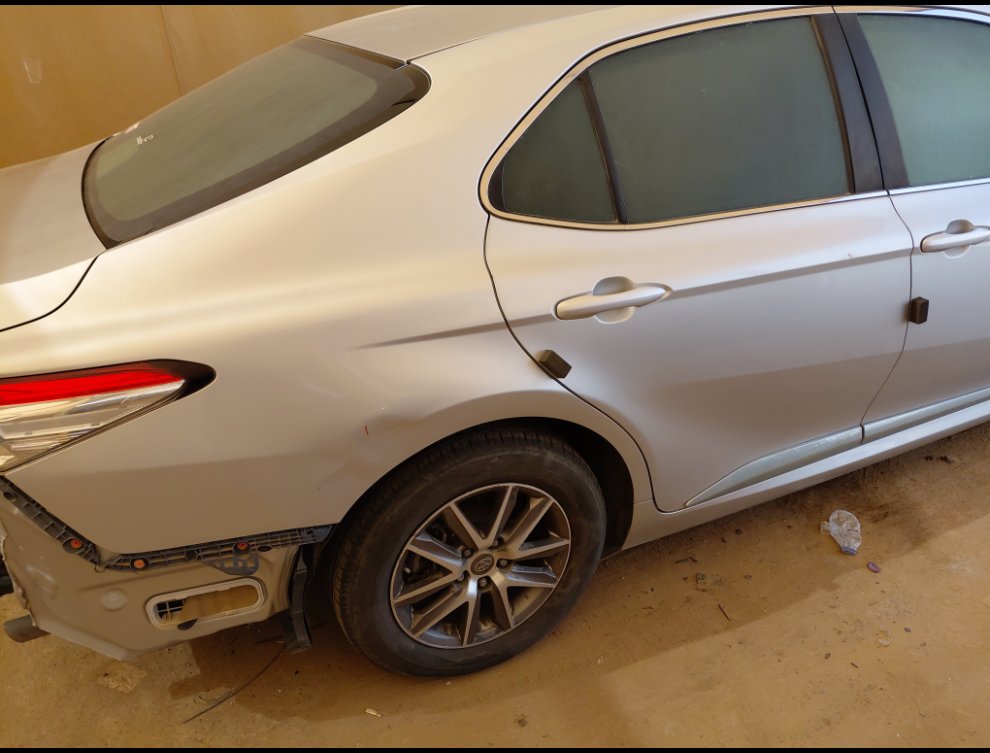 Toyota Camry LE 2020 image