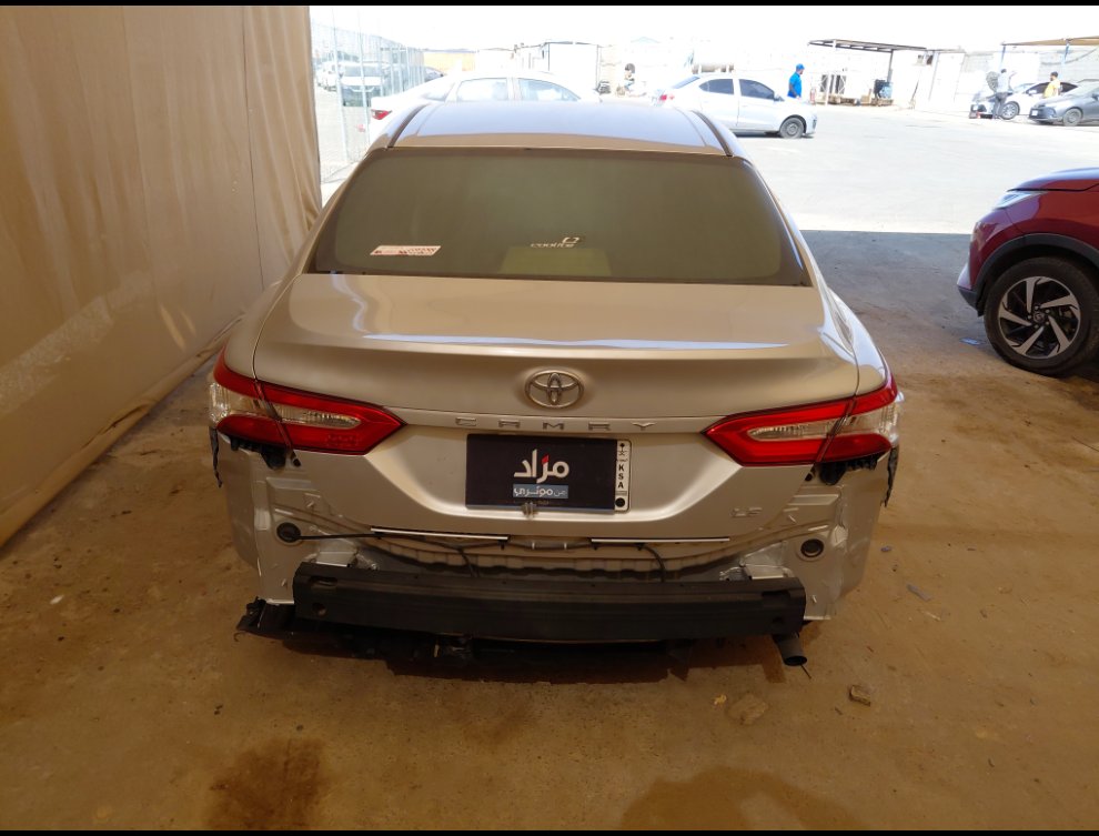 Toyota Camry LE 2020 image