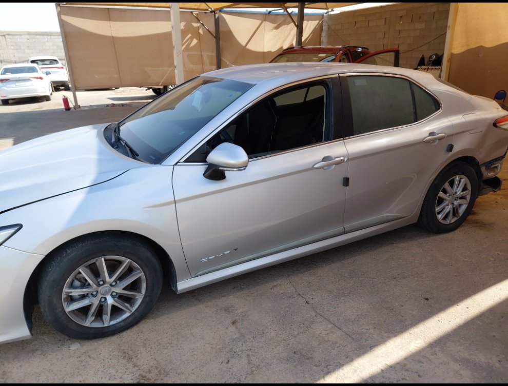 Toyota Camry LE 2020 image