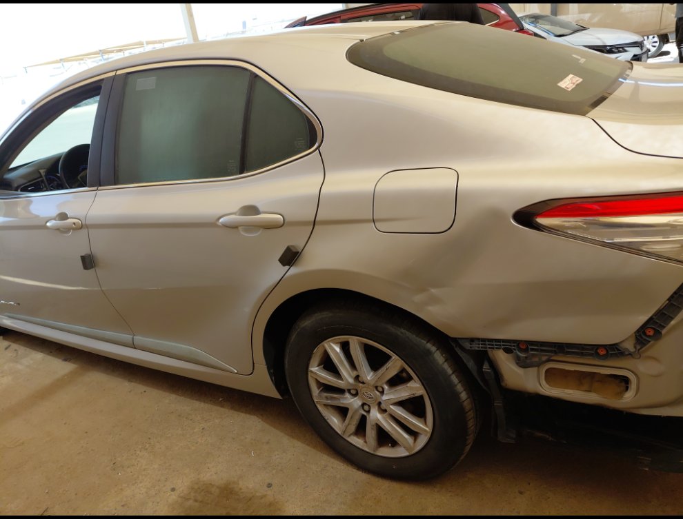 Toyota Camry LE 2020 image