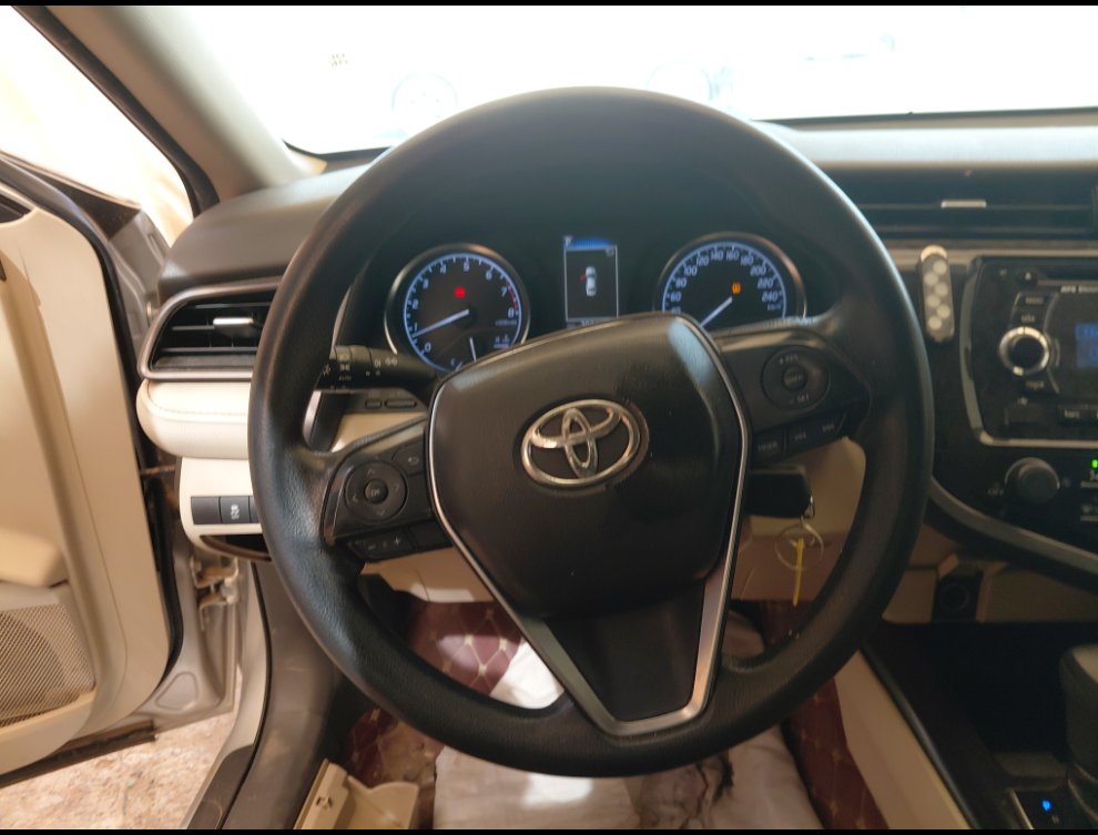 Toyota Camry LE 2020 image