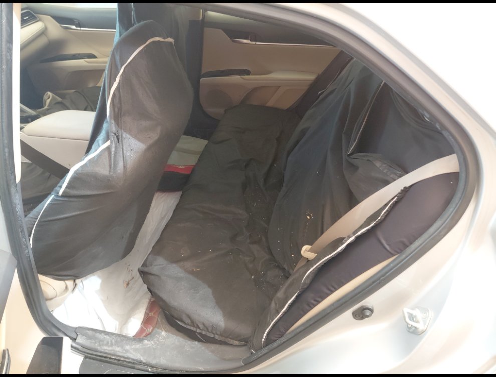 Toyota Camry LE 2020 image