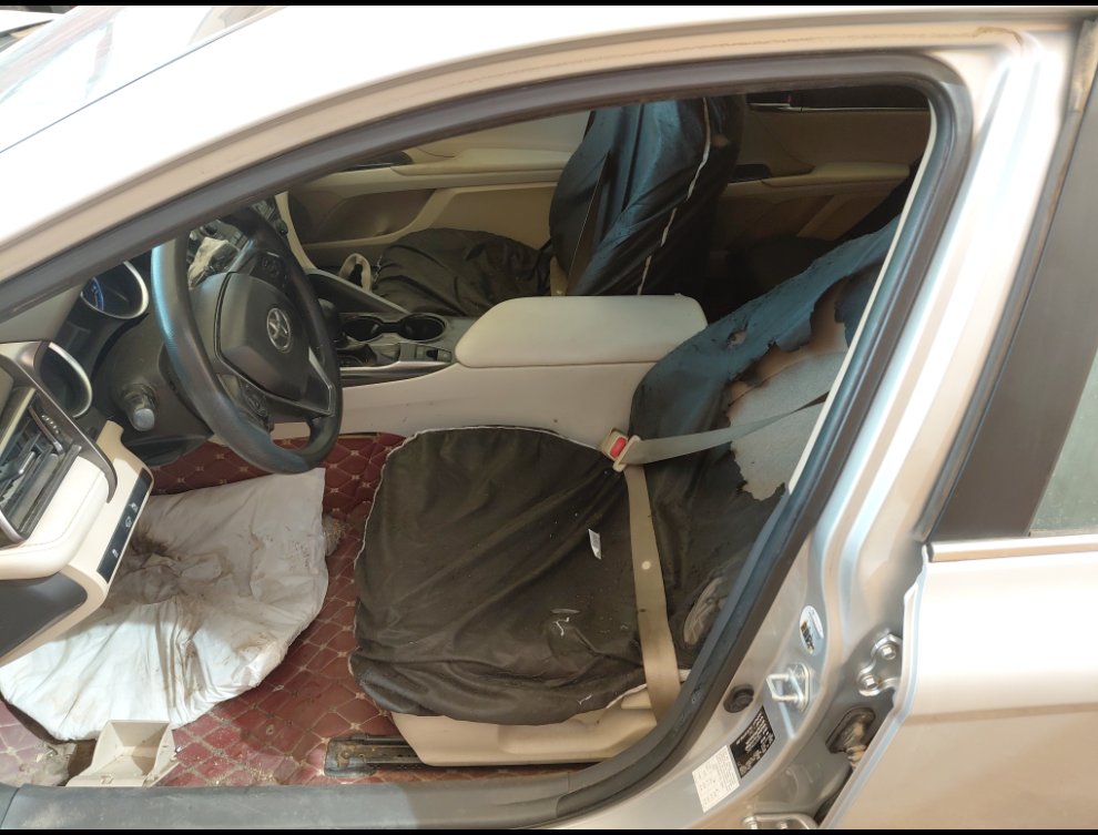 Toyota Camry LE 2020 image