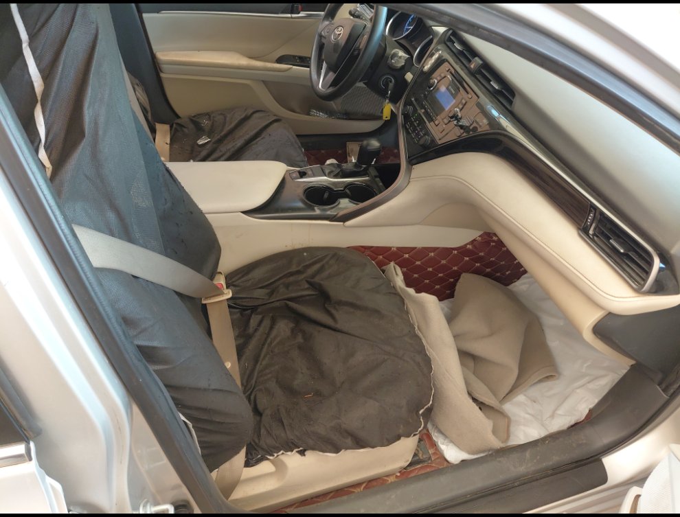 Toyota Camry LE 2020 image