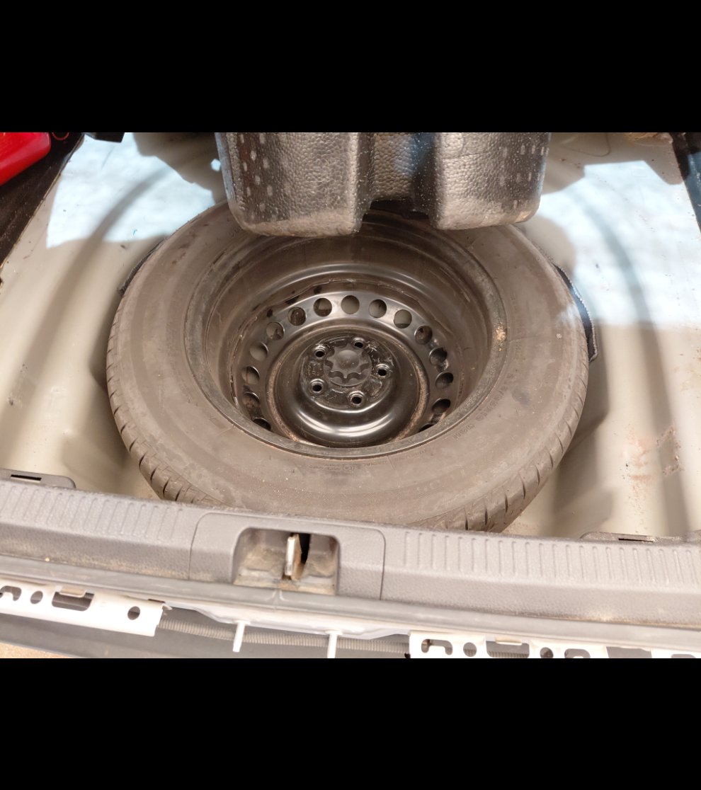 Toyota Camry LE 2020 image