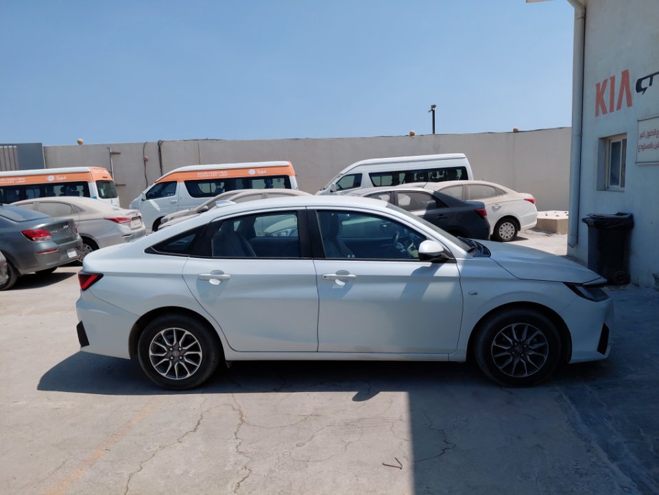 تويوتا يارس  2023 image