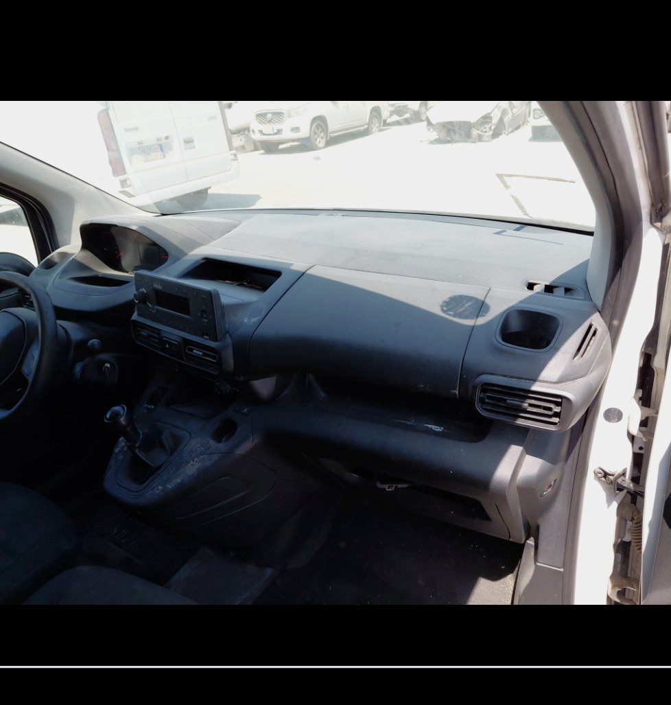 Peugeot  Partner  2021 image