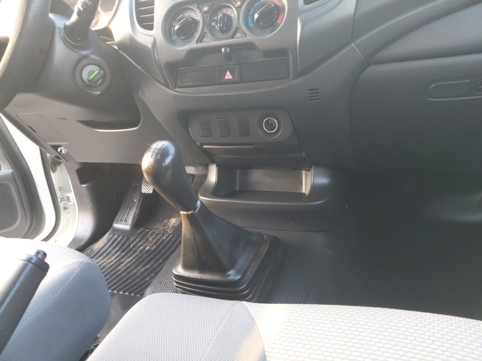 Mitsubishi L200  2020 image