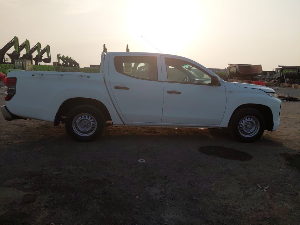 Mitsubishi L200  2020 image