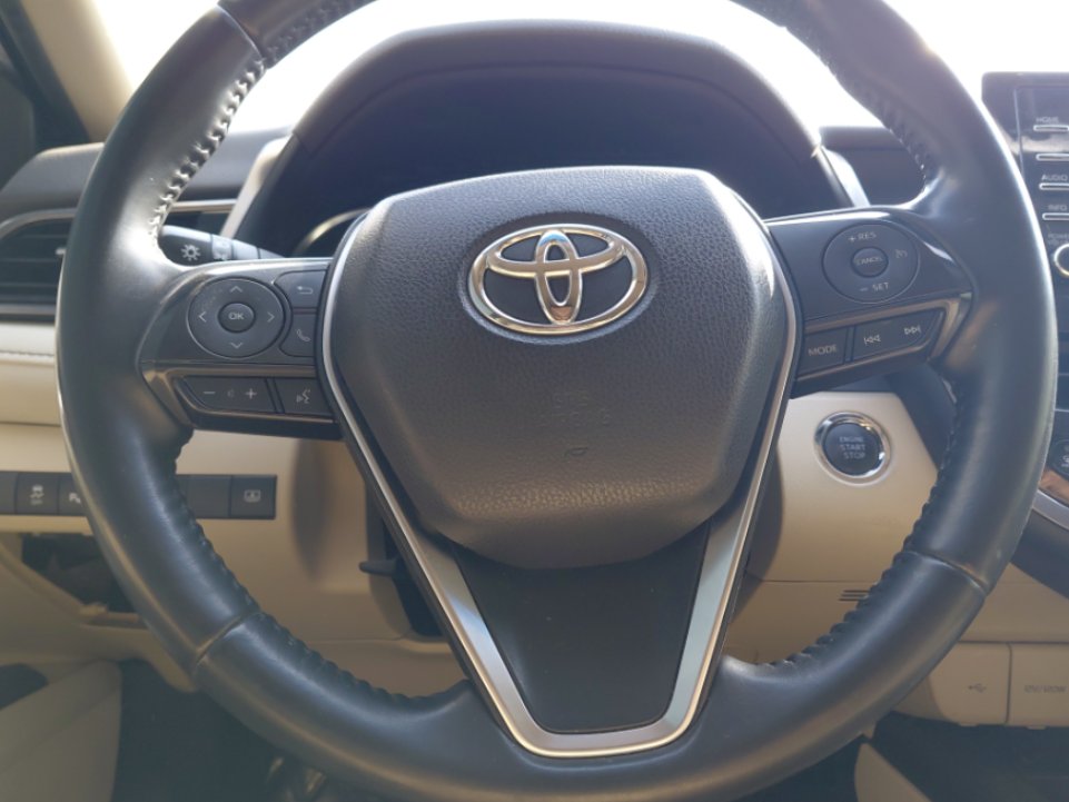 Toyota Camry GLE 2023 image