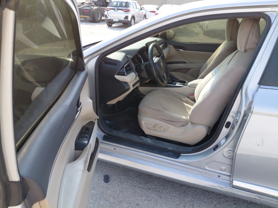 Toyota Camry GLE 2023 image