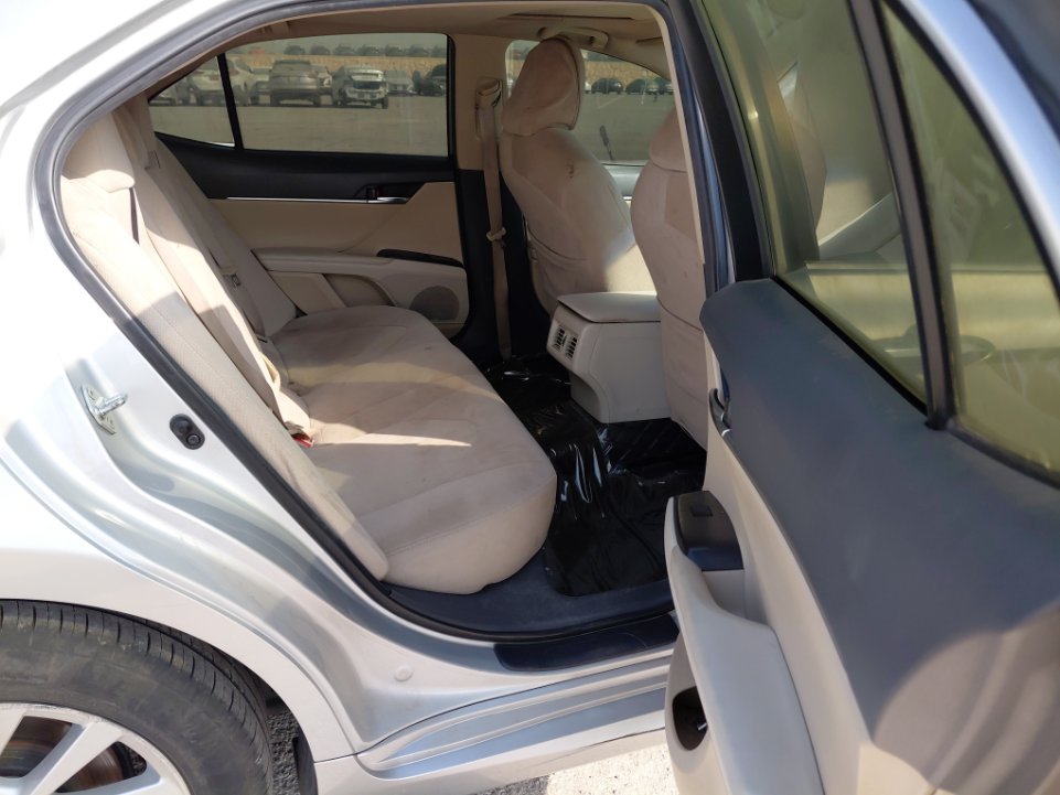 Toyota Camry GLE 2023 image