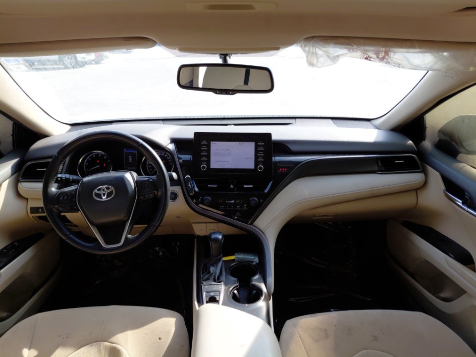 Toyota Camry GLE 2023 image