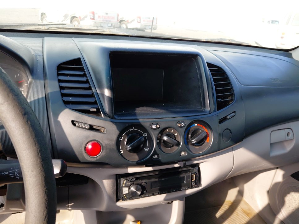 ميتسوبيشي L200  2015 image